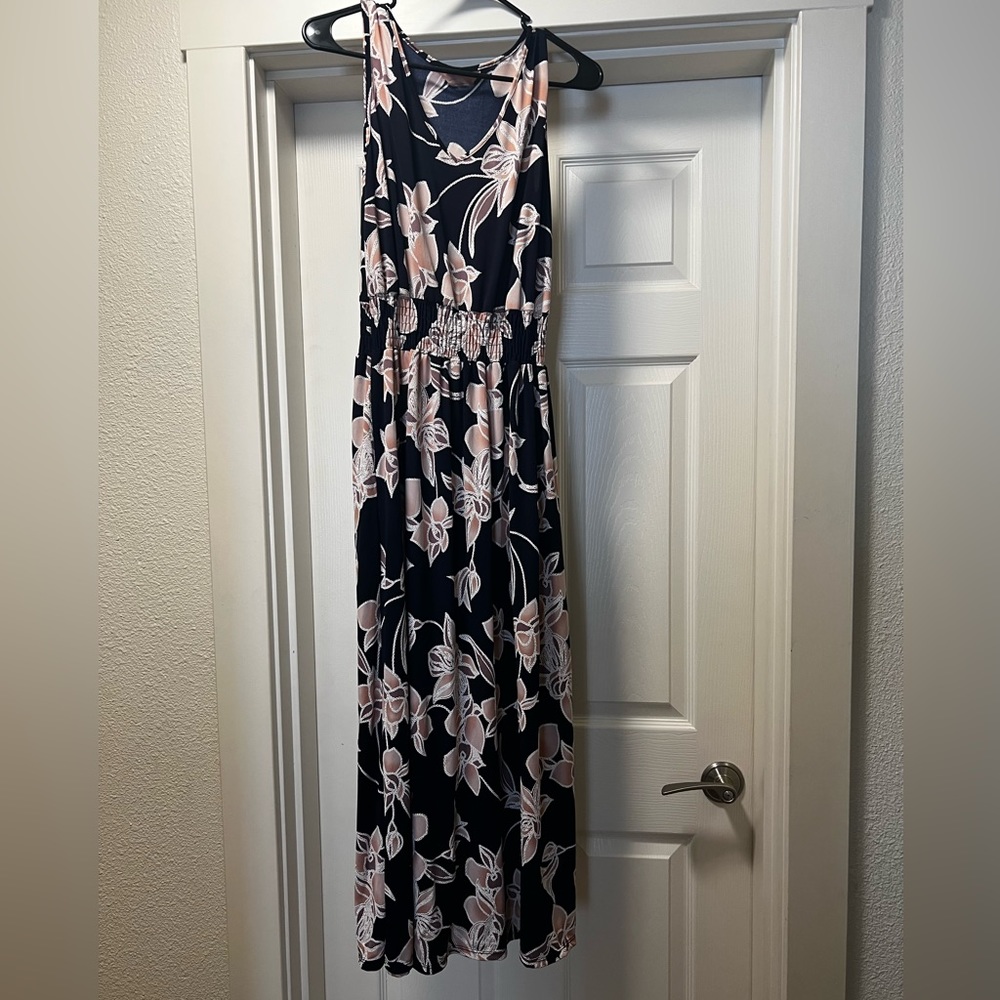 Women’s small floral maxi dress